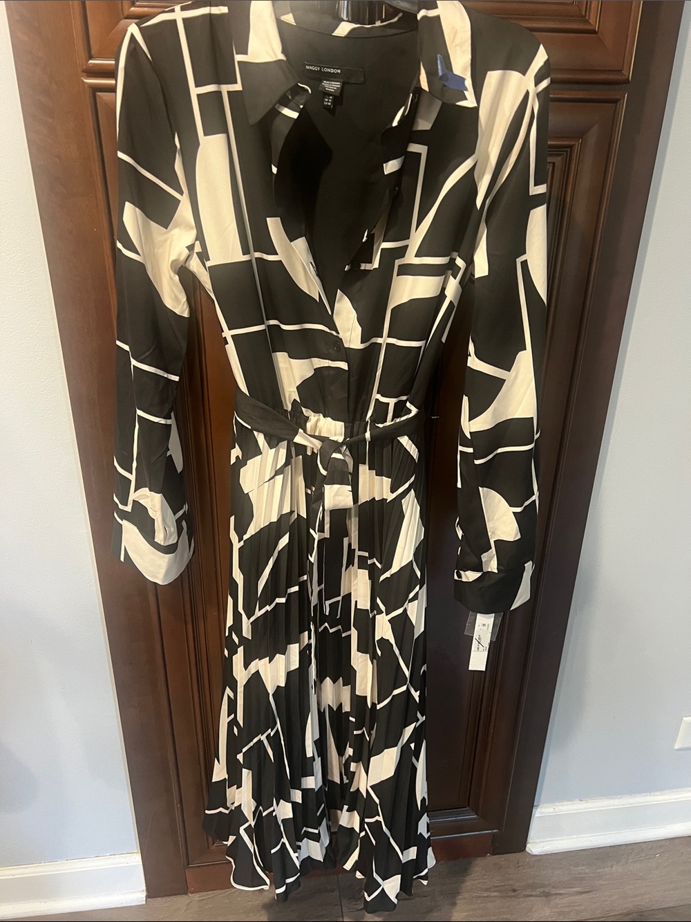 Maggy London Black and White Geometric Long Sleeve Shirt Dress